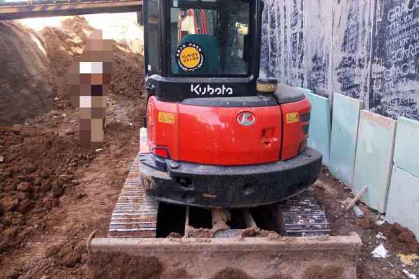 陕西出售转让二手6226小时2013年久保田KX165挖掘机