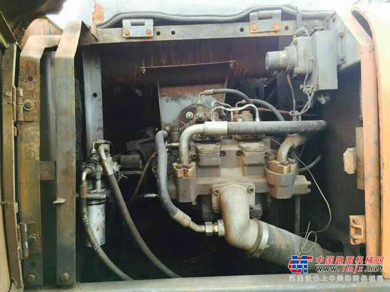 云南出售转让二手12000小时2003年日立EX200挖掘机