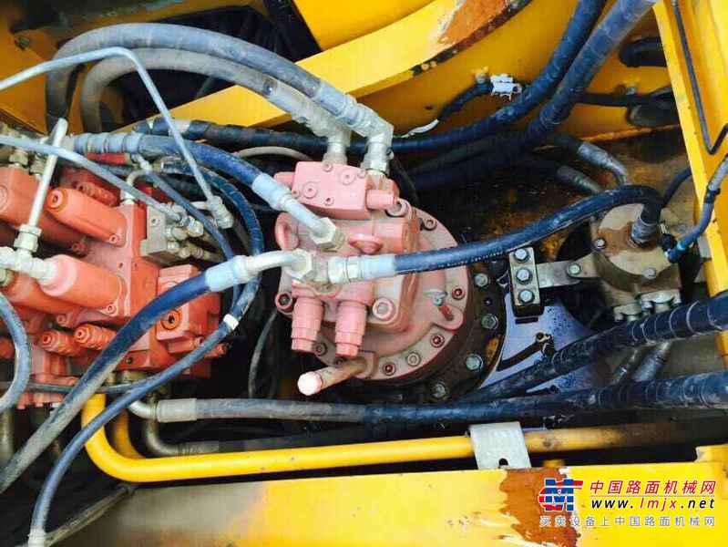云南出售转让二手5000小时2012年龙工LG6225挖掘机