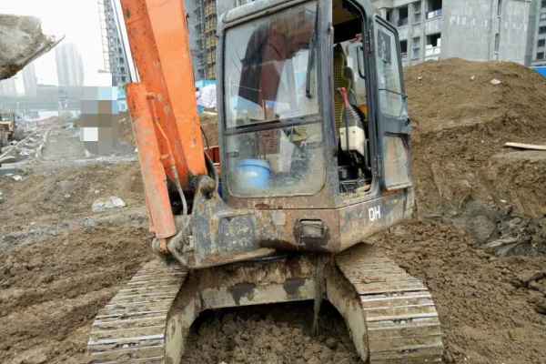 浙江出售转让二手4000小时2011年斗山DH55挖掘机