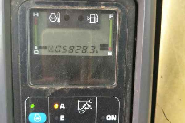 贵州出售转让二手5000小时2012年小松PC130挖掘机
