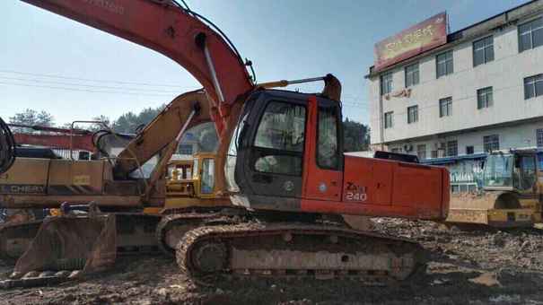 江西出售转让二手18000小时2004年日立ZAXIS230挖掘机