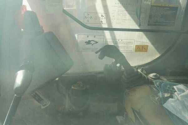 江西出售转让二手18000小时2004年日立ZAXIS230挖掘机