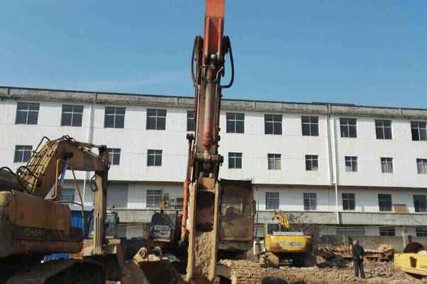 江西出售转让二手18000小时2004年日立ZAXIS230挖掘机