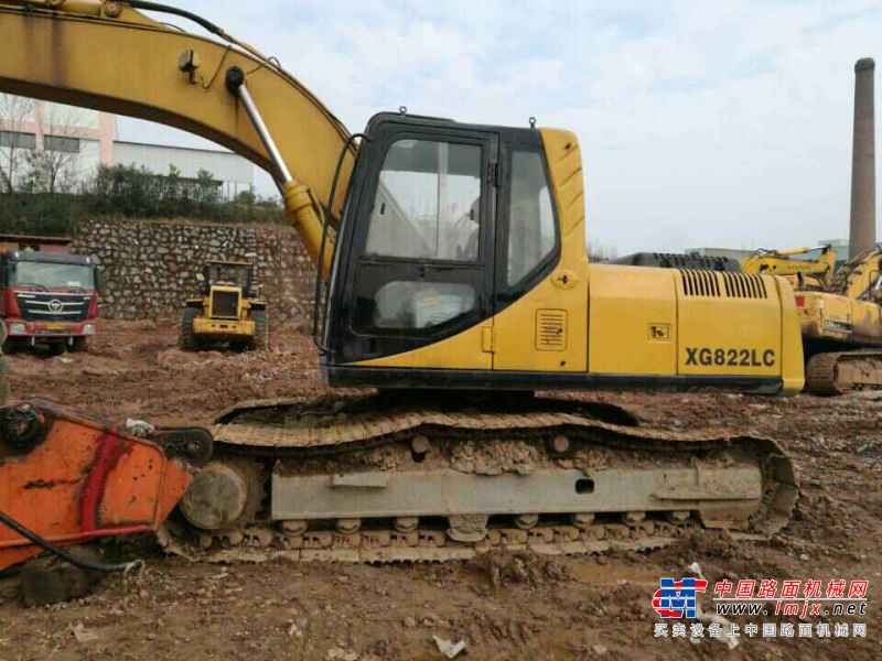 江西出售转让二手6800小时2012年厦工XG822EL挖掘机