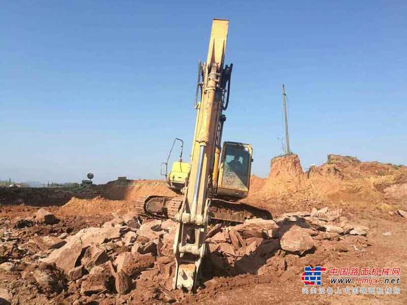 江西出售转让二手6800小时2011年现代R215挖掘机