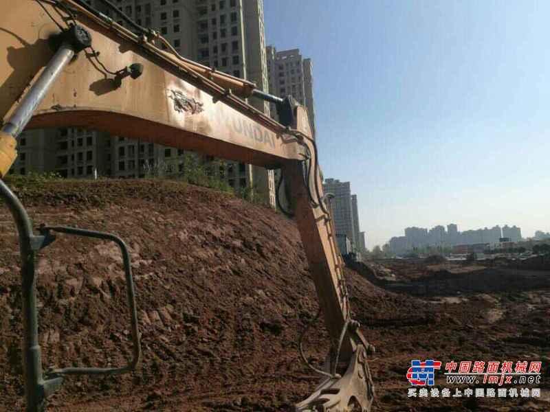 江西出售转让二手6800小时2011年现代R215挖掘机