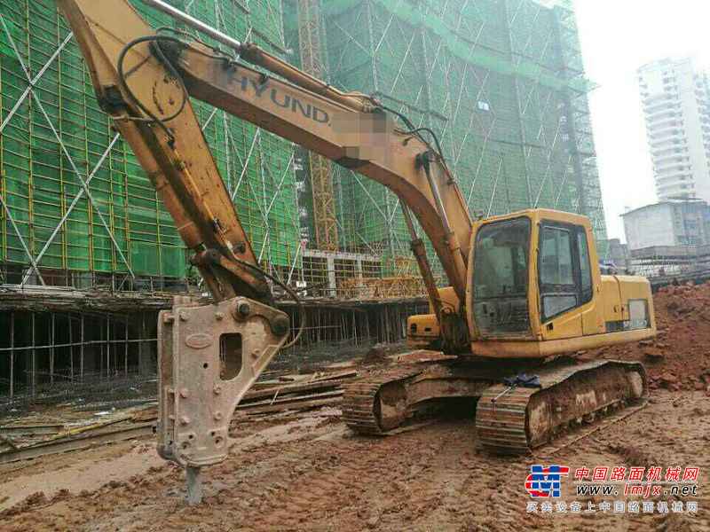 江西出售转让二手12000小时2005年现代R215挖掘机
