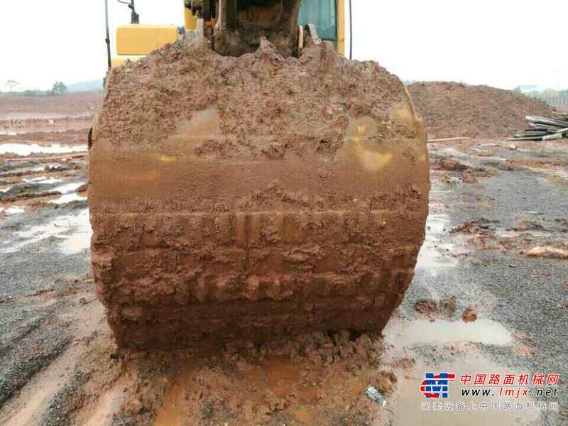 江西出售转让二手6500小时2012年现代R215挖掘机