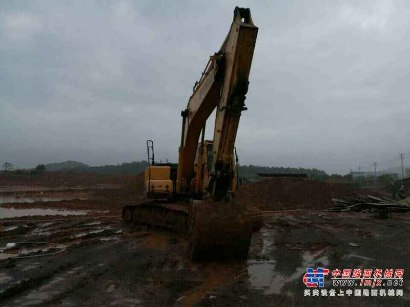 江西出售转让二手6500小时2012年现代R215挖掘机