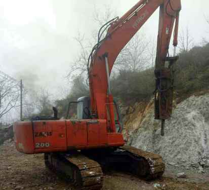 贵州出售转让二手15000小时2008年日立ZX200挖掘机