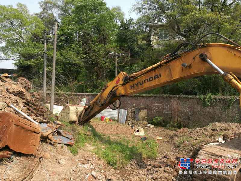 江西出售转让二手20000小时2003年现代R220挖掘机