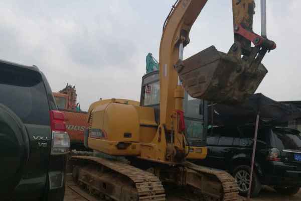 云南出售转让二手5800小时2011年福田雷沃FR85挖掘机