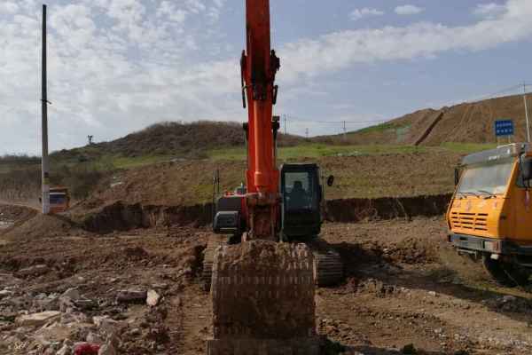 陕西出售转让二手4500小时2011年日立ZX250LC挖掘机