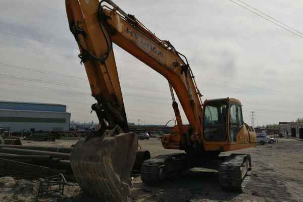 内蒙古出售转让二手10000小时2004年现代R260LC挖掘机