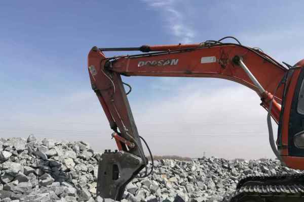 吉林出售转让二手10000小时2006年斗山DH220挖掘机