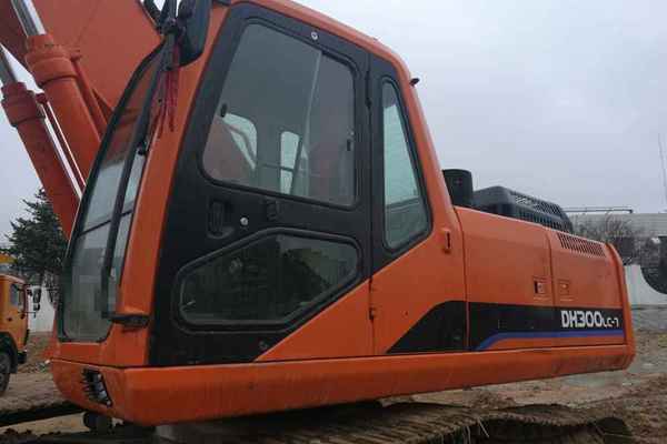 内蒙古出售转让二手8900小时2012年斗山DH300LC挖掘机