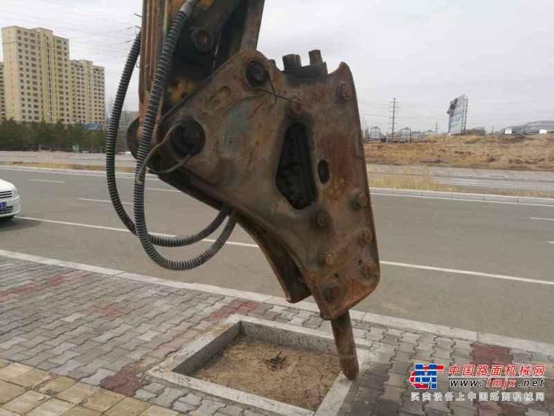 内蒙古出售转让二手17000小时2005年现代轮挖R210W挖掘机
