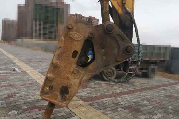 内蒙古出售转让二手17000小时2005年现代轮挖R210W挖掘机