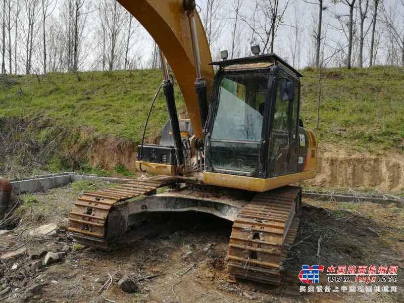 河南出售转让二手2000小时2015年卡特彼勒323D2L挖掘机