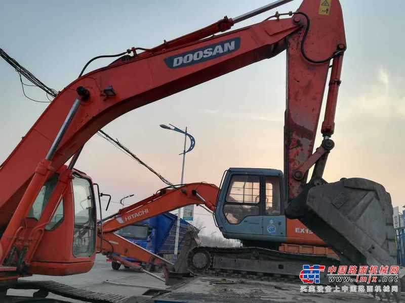 黑龙江出售转让二手10000小时2005年斗山DH220LC挖掘机