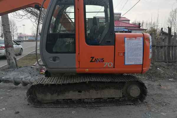 黑龙江出售转让二手7500小时2009年日立ZX70挖掘机