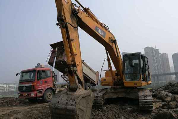 安徽出售转让二手8500小时2012年福田雷沃FR220挖掘机