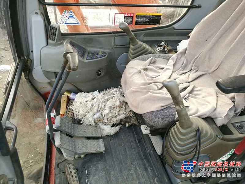 黑龙江出售转让二手2000小时2005年日立EX100挖掘机