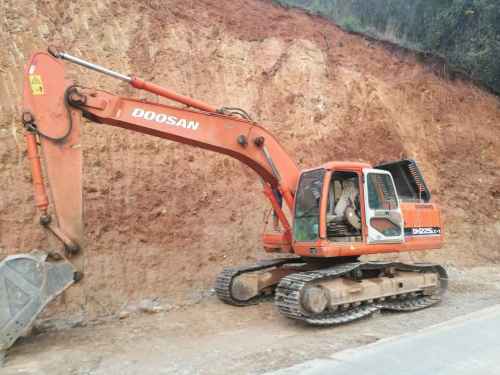 云南出售转让二手10000小时2009年斗山DH225挖掘机