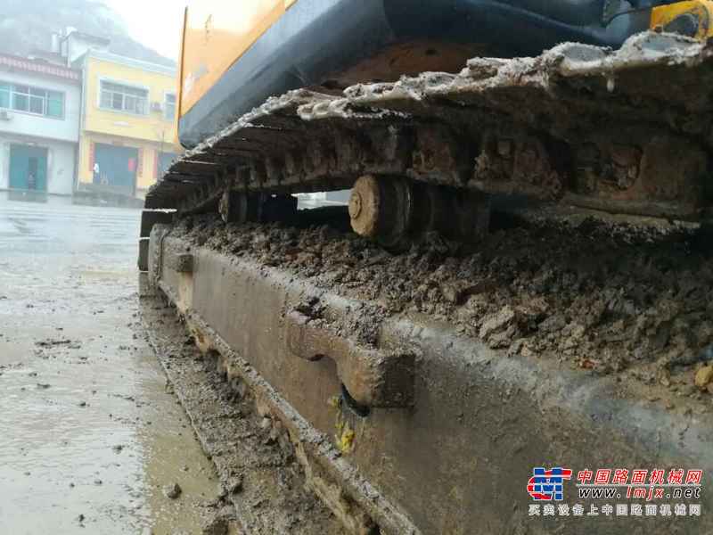 河南出售转让二手8000小时2010年现代R265LC挖掘机