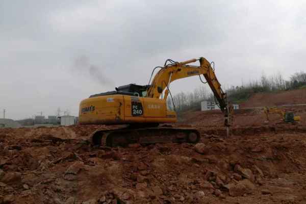 河南出售转让二手8150小时2011年龙工LG6235挖掘机