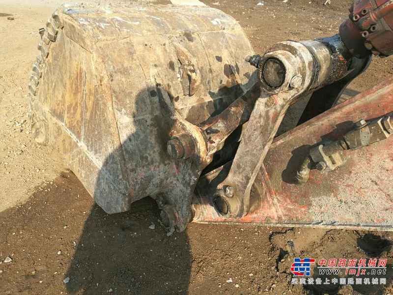 黑龙江出售转让二手13000小时2007年日立ZX240挖掘机