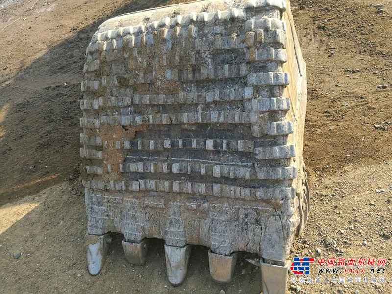 黑龙江出售转让二手13000小时2007年日立ZX240挖掘机