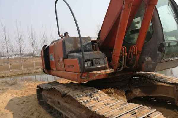 山东出售转让二手10000小时2006年日立ZX200挖掘机
