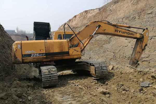 山东出售转让二手5020小时2008年现代R225挖掘机
