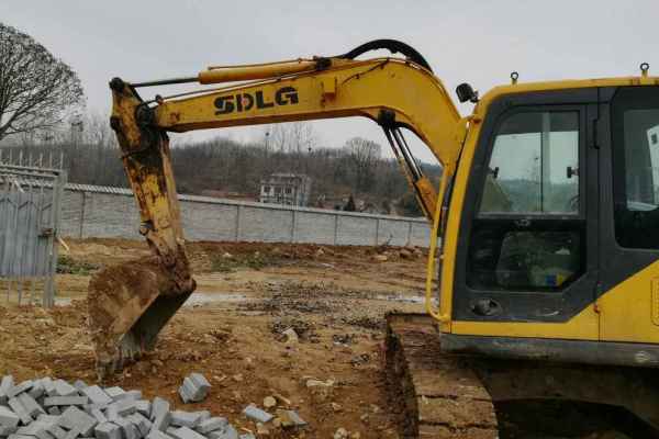 河南出售转让二手5000小时2011年临工LG685挖掘机