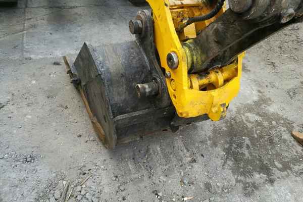 黑龙江出售转让二手7000小时2011年现代R80挖掘机
