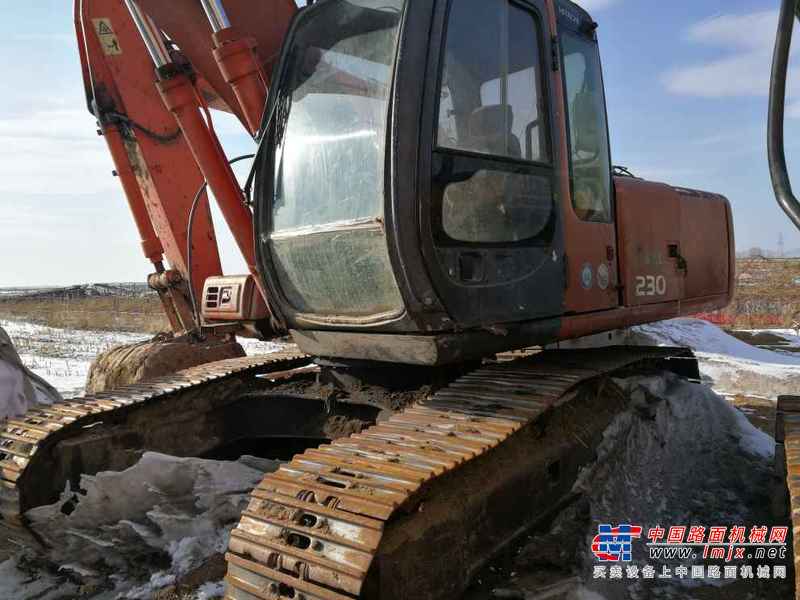 黑龙江出售转让二手15000小时2003年日立EX200挖掘机