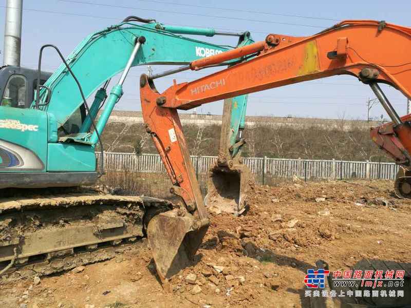 河南出售转让二手8000小时2005年日立EX55UR挖掘机