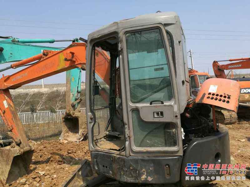 河南出售转让二手8000小时2005年日立EX55UR挖掘机