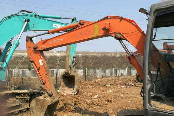 河南出售转让二手8000小时2005年日立EX55UR挖掘机