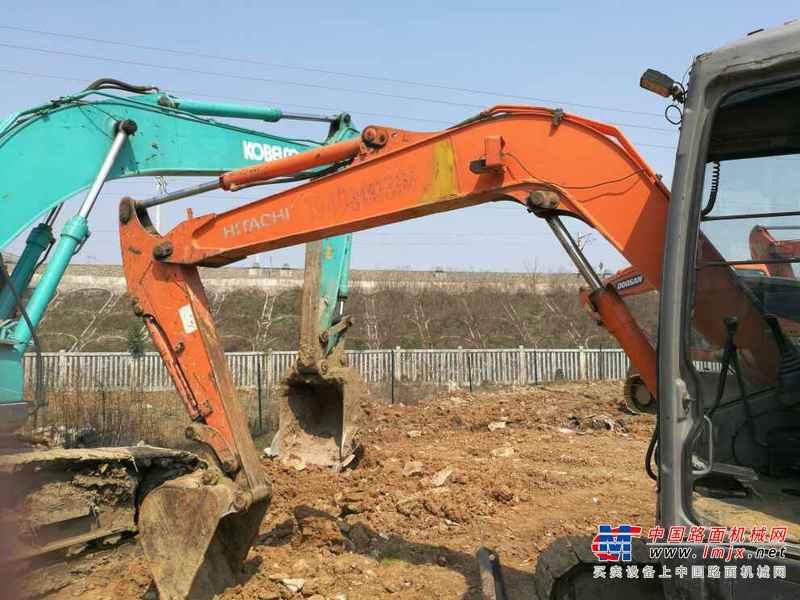 河南出售转让二手8000小时2005年日立EX55UR挖掘机
