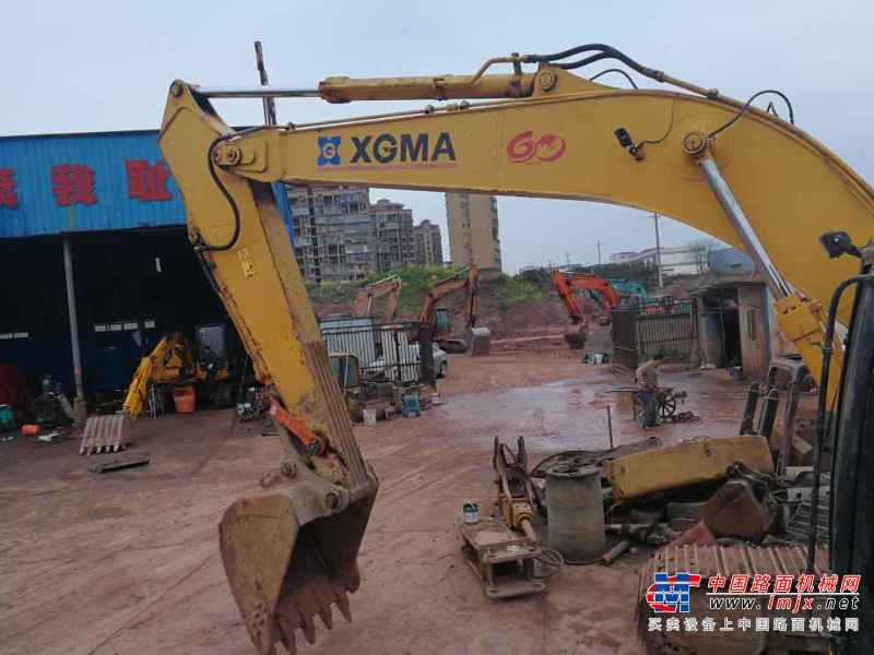 四川出售转让二手2586小时2014年厦工XG822EL挖掘机