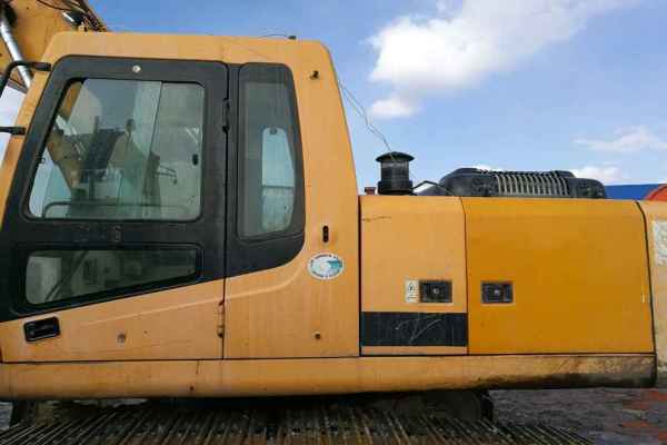 黑龙江出售转让二手15000小时2006年现代R225LC挖掘机