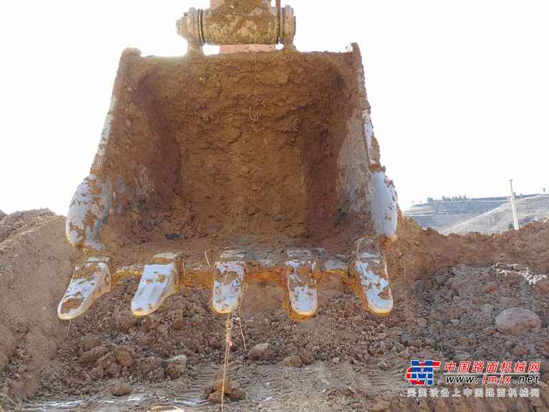 陕西出售转让二手5900小时2011年日立ZX240挖掘机