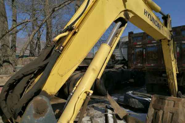 内蒙古出售转让二手4000小时2013年现代R60挖掘机