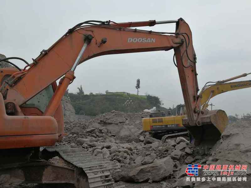 四川出售转让二手2029小时2008年斗山DH225LC挖掘机