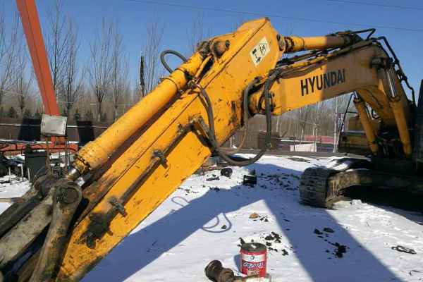 黑龙江出售转让二手13000小时2009年现代R335LC挖掘机