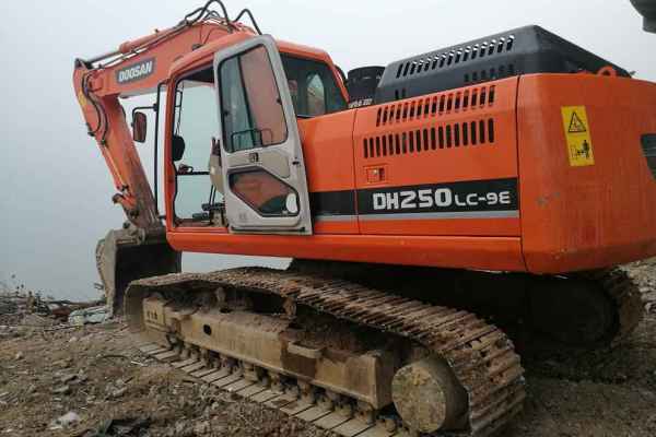 湖北出售转让二手3000小时2014年斗山DH220LC挖掘机