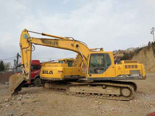 陕西出售转让二手5000小时2011年临工LG6210挖掘机